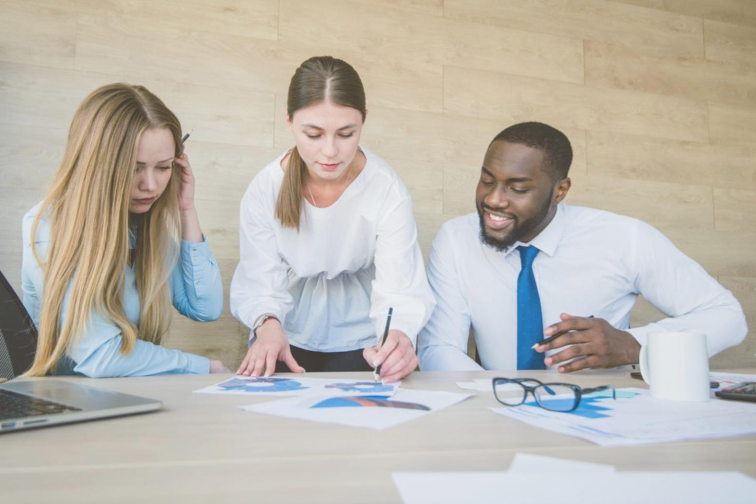 Tableaux de suivi des habitudes d'investissement et outils de planification financière